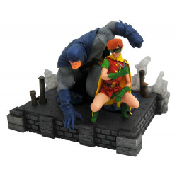 BATMAN AND CARRIE DARK KNIGHT RETURNS DC COMICS GALLERY PVC STATUE