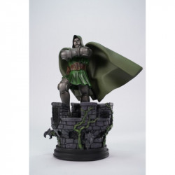DOCTOR DOOM SCULPTED BY CARL SURGESS STATUE 25 CM