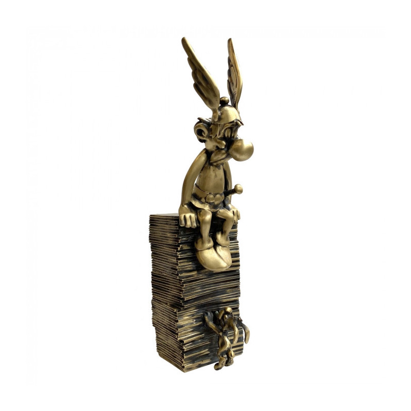 ASTERIX ASSIS SUR UNE PILE D ALBUMS FIGURINE EN BRONZE PIXI  20 CM