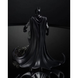 BATMAN BU BJORN BARENDS BLACK AND WHITE DC DIRECT STATUETTE 18 CM