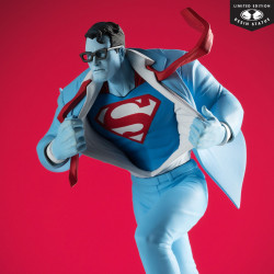 SUPERMAN DC RED & BLUE STATUETTE EDITION LIMITEE 16 CM