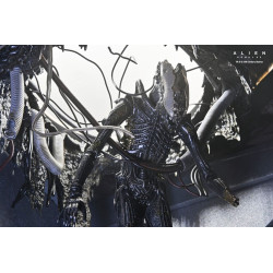 SUSPENDED LAB XENOMORPH ULTIMATE ALIEN ROMULUS 7IN SCALE ACTION FIGURE