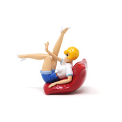 NATACHA SUR UN COUSSIN ROUGE FIGURINE PIXI 6 CM