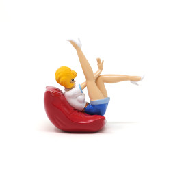 NATACHA SUR UN COUSSIN ROUGE FIGURINE PIXI 6 CM