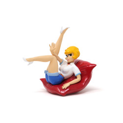 NATACHA SUR UN COUSSIN ROUGE FIGURINE PIXI 6 CM