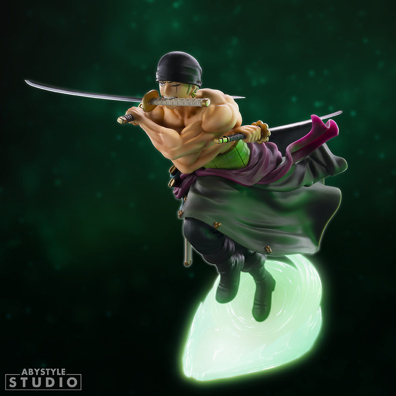 ZORO PHOSPHORESCENT ONE PIECE FIGURINE SFC 18 CM